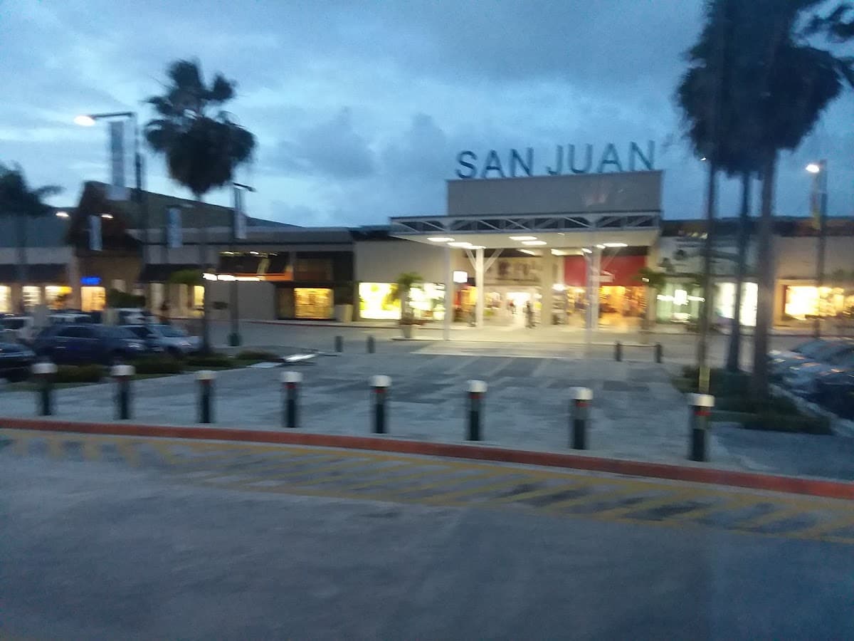 Super Plaza M&M Avenida San Pedro, Higüey - Imagen 1